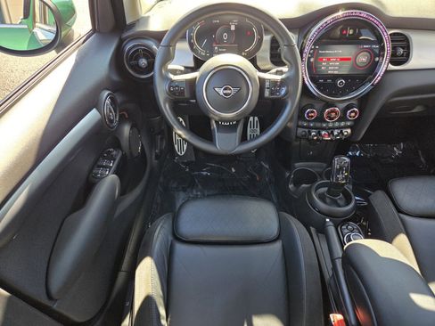Used 2023 MINI Cooper 4-Door Hardtop image 12