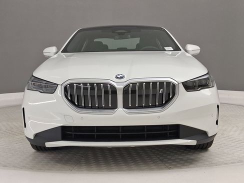 New 2026 BMW i5 eDrive40 w/ Convenience Package image 4
