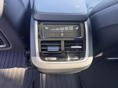 Used 2022 Volvo XC90 T5 Momentum w/ Climate Package AWD/4WD image 17