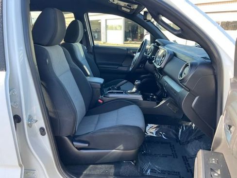 Used 2023 Toyota Tacoma TRD Off-Road image 12