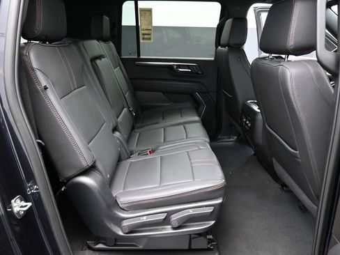 Used 2025 Chevrolet Suburban RST RWD image 14