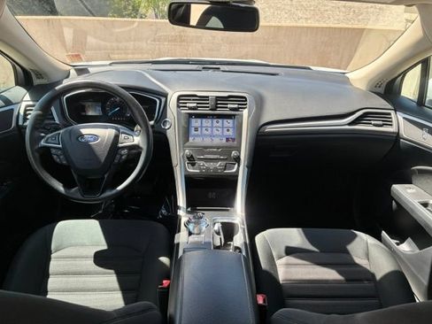 Used 2019 Ford Fusion SE FWD image 15
