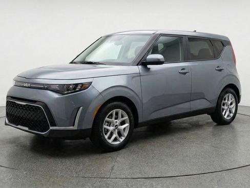 Used 2025 Kia Soul LX w/ LX Technology Package image 3