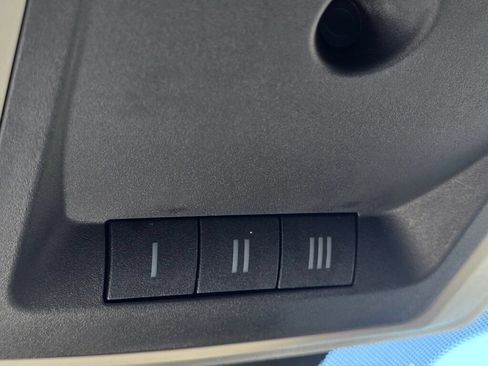 Used 2015 RAM 1500 Classic SLT w/ SLT Plus D←cor Group AWD/4WD image 31