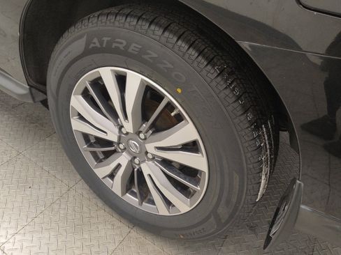 Used 2018 Nissan Pathfinder S image 31