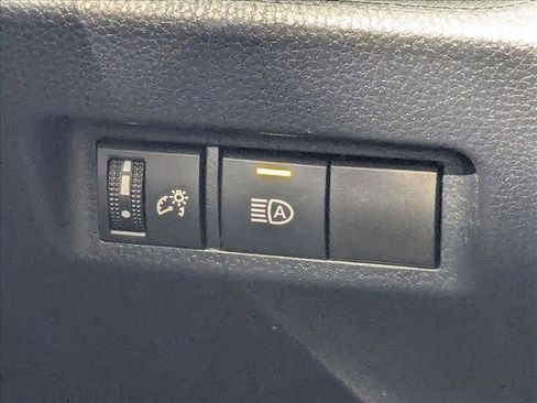 Used 2020 Toyota RAV4 LE image 13