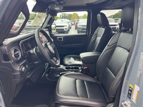 New 2025 Jeep Gladiator Sport image 7