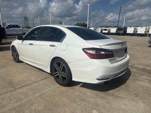 Used 2017 Honda Accord Sport image 5