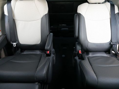 Used 2026 Toyota Sienna Limited FWD image 13