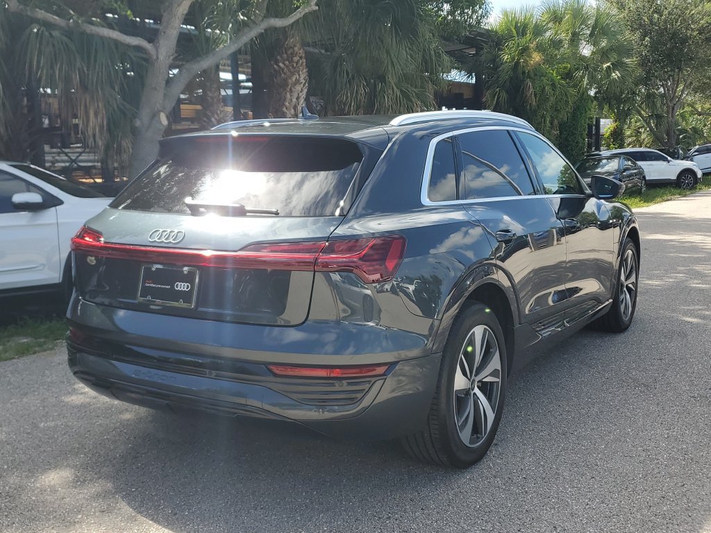 Certified 2024 Audi Q8 e-tron Premium Plus w/ Premium Plus Package AWD/4WD image 5