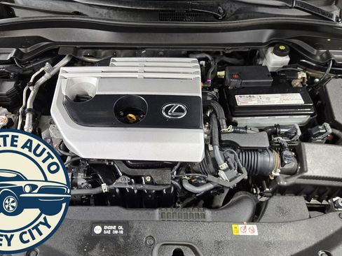 Used 2021 Lexus UX 200 image 34