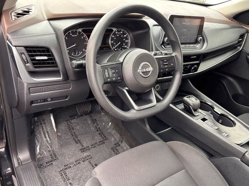 Used 2023 Nissan Rogue S FWD image 17