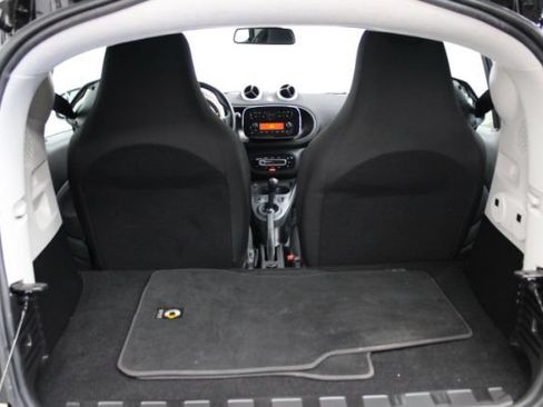 Used 2019 smart fortwo electric drive RWD image 18