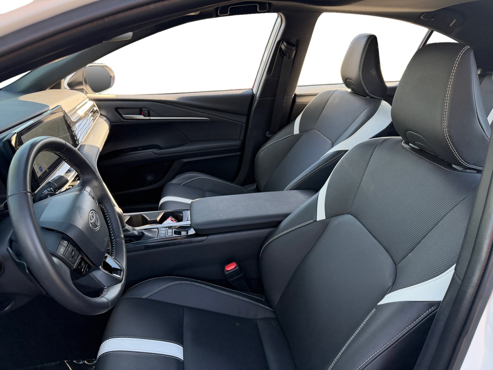Used 2026 Toyota Camry SE w/ Multimedia Upgrade Package FWD image 9