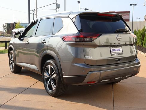 Used 2025 Nissan Rogue SL FWD image 4