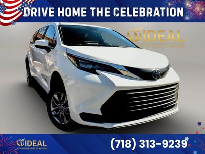 Used 2025 Toyota Sienna LE