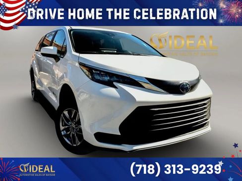 Used 2025 Toyota Sienna LE FWD image 1