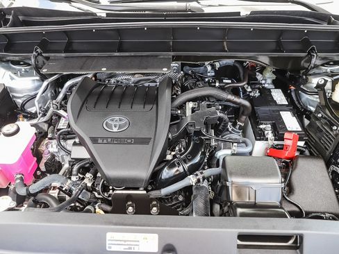 Used 2023 Toyota Highlander XLE FWD image 27