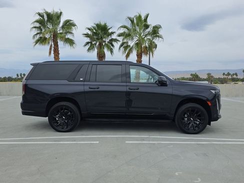 Used 2024 Cadillac Escalade ESV Sport Platinum w/ LPO, ONYX Package image 9