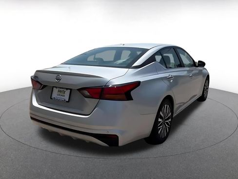 Used 2025 Nissan Altima 2.5 SV FWD image 12