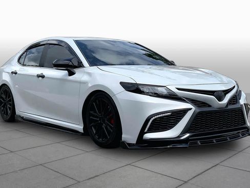 Used 2023 Toyota Camry SE FWD image 2