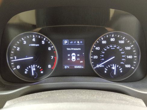 Used 2017 Hyundai Elantra Limited FWD image 23