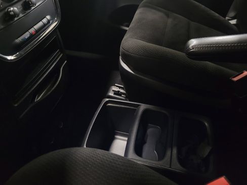 Used 2019 Dodge Grand Caravan SE FWD image 26