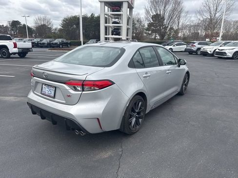 Used 2024 Toyota Corolla SE w/ SE Premium Package image 3