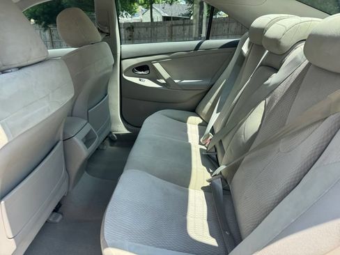 Used 2011 Toyota Camry LE FWD image 17