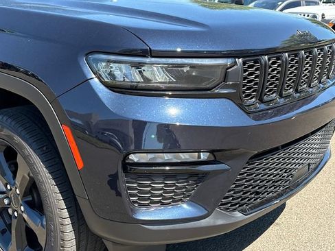 Used 2024 Jeep Grand Cherokee Limited w/ Black Appearance Package AWD/4WD image 8