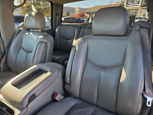 Used 2005 GMC Sierra 2500 SLT w/ Heavy-Duty Power Package image 25