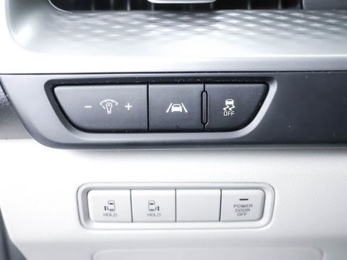 Used 2022 Kia Carnival LX image 16