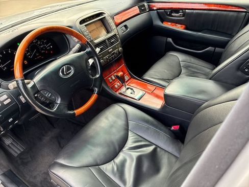 Used 2005 Lexus LS 430 RWD image 11