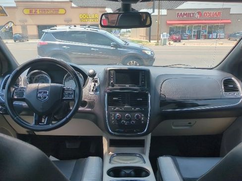 Used 2019 Dodge Grand Caravan SXT image 12
