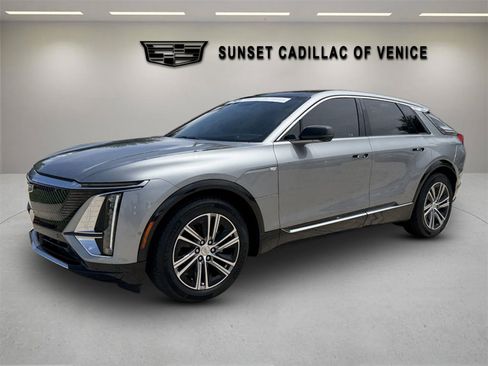 Certified 2024 Cadillac Lyriq Luxury AWD/4WD image 7