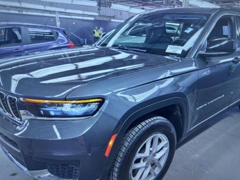 Used 2022 Jeep Grand Cherokee L Laredo w/ Luxury Tech Group I image 2