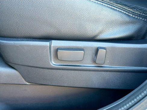 Used 2017 Mitsubishi Outlander SEL image 24