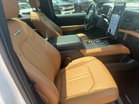 Used 2024 Ford Expedition Platinum RWD image 11