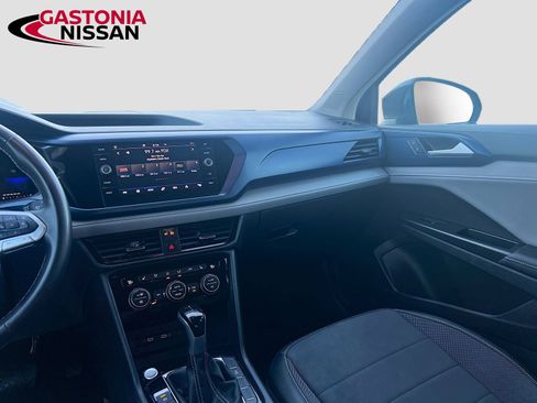 Used 2024 Volkswagen Taos SE image 30