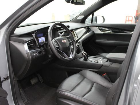 Used 2025 Cadillac XT6 Premium Luxury image 7