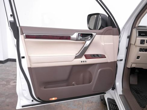 Used 2015 Lexus GX 460 Premium w/ Premium Package image 40