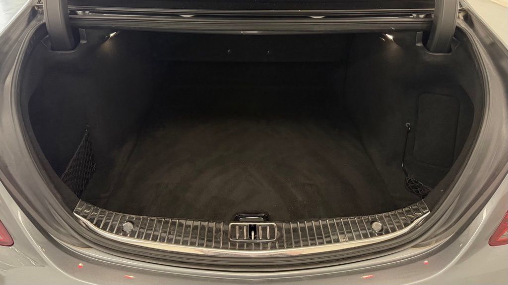 Used 2020 Mercedes-Benz S 560 Sedan w/ Premium Package image 25