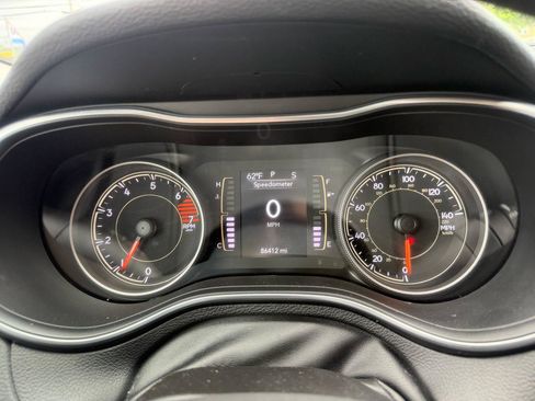 Used 2021 Jeep Cherokee Latitude Plus AWD/4WD image 12