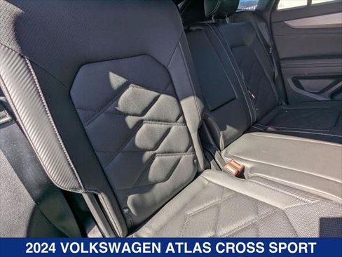 Certified 2024 Volkswagen Atlas Cross Sport SE w/ Panoramic Sunroof Package AWD/4WD image 22