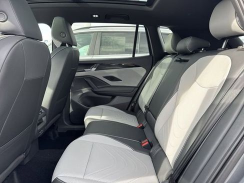 New 2026 Volkswagen Tiguan SE R-Line FWD image 9