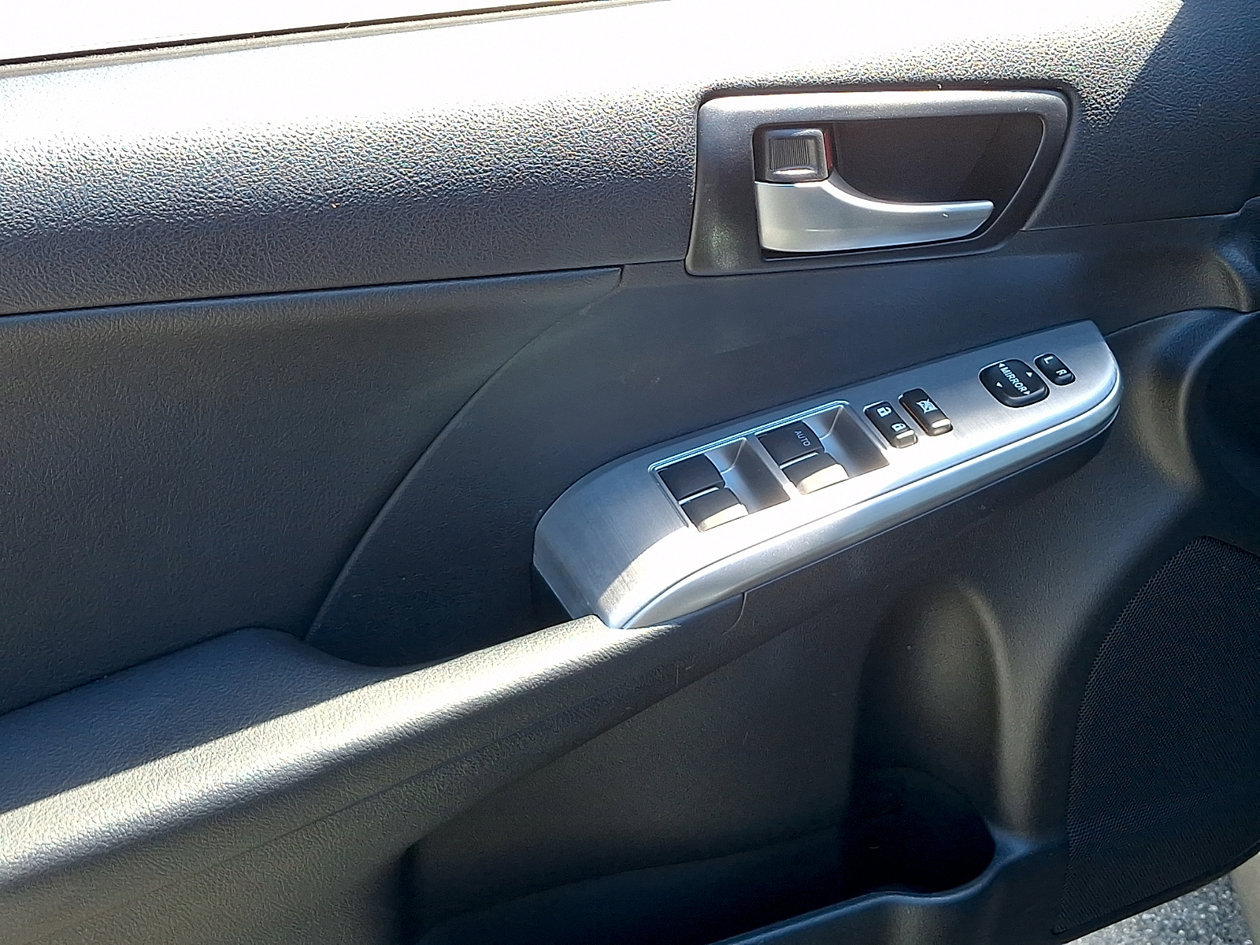 Used 2012 Toyota Camry SE w/ Leather Pkg FWD image 12