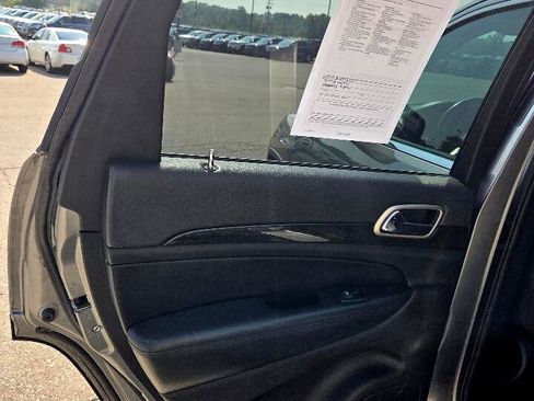 Used 2012 Jeep Grand Cherokee Laredo image 12