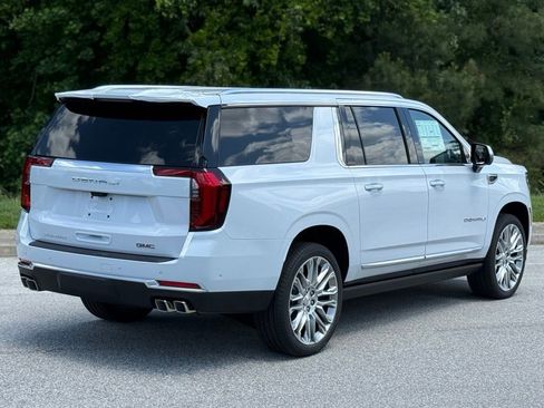 New 2026 GMC Yukon XL Denali w/ Denali Reserve Package AWD/4WD image 13