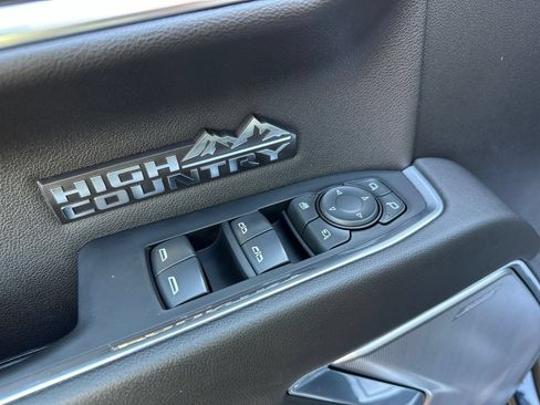 Used 2022 Chevrolet Silverado 1500 High Country w/ Z71 Off-Road Package AWD/4WD image 22