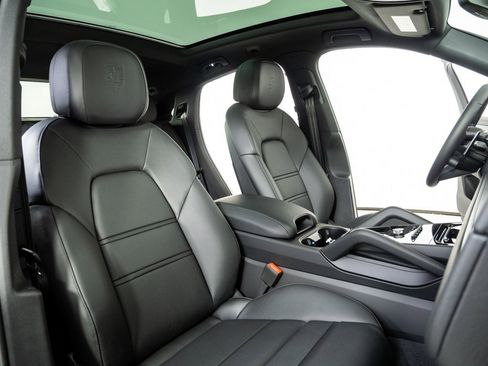 New 2026 Porsche Cayenne Coupe image 24